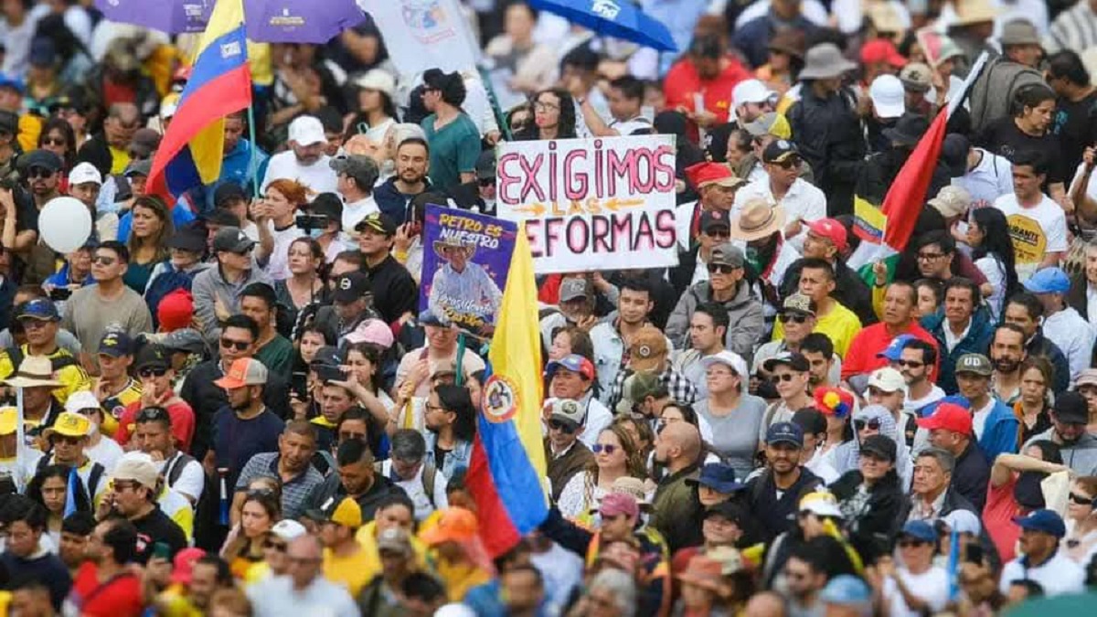 Organizaciones colombianas convocan a movilización nacional en apoyo a la reforma laboral 8 colombia marchas defensa reforma laboral foto red informativa