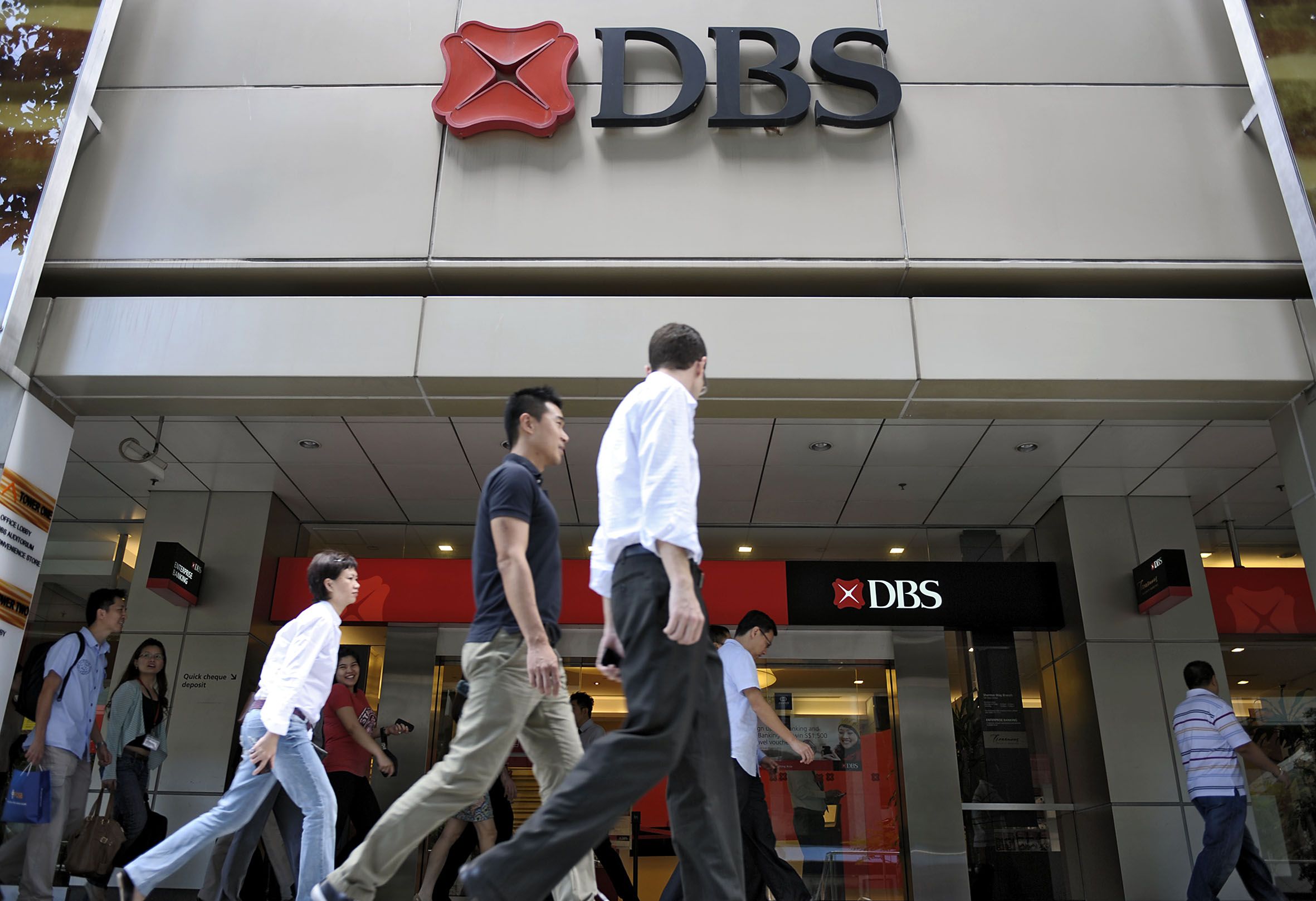 Banco de Singapur recortará 4.000 puestos por adopción de inteligencia artificial 2 dbs banco de singapur