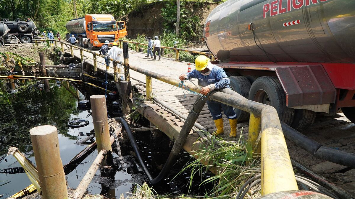 Ecuador avanza con las tareas de contención tras derrame de petróleo 7 ecua