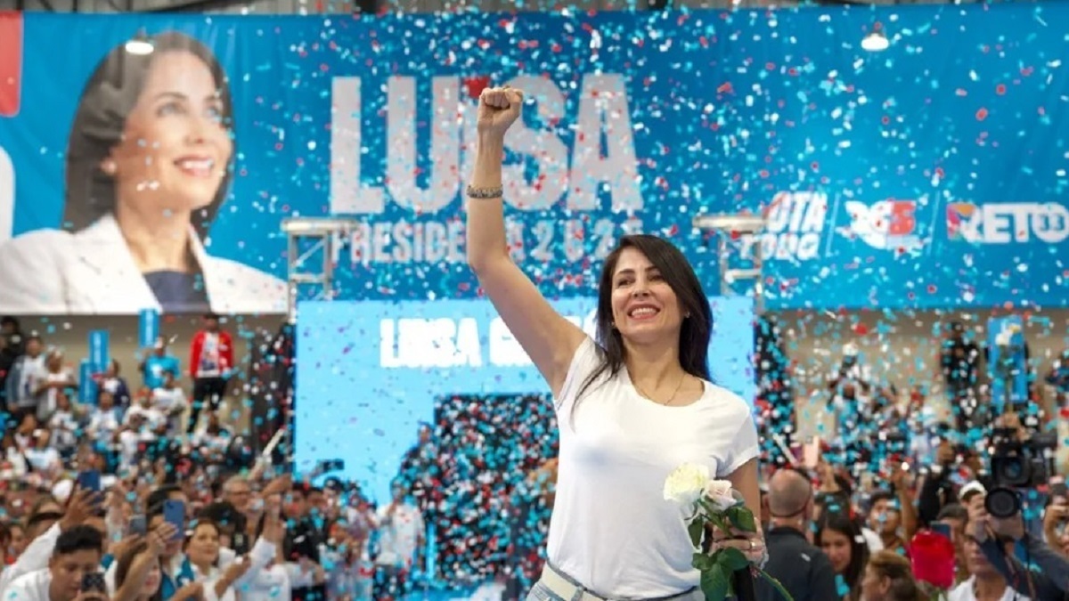 Luisa González rechaza prohibición de emplear celulares durante balotaje en Ecuador 1 ecuador candidata luisa gonzalez foto efe 4