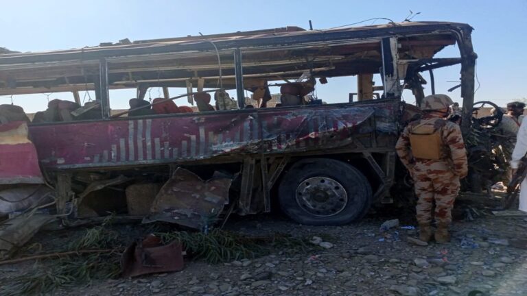 Ataque contra convoy del Ejército de Pakistán deja cinco muertos y más de diez heridos 1 gmjn56caqaawonf