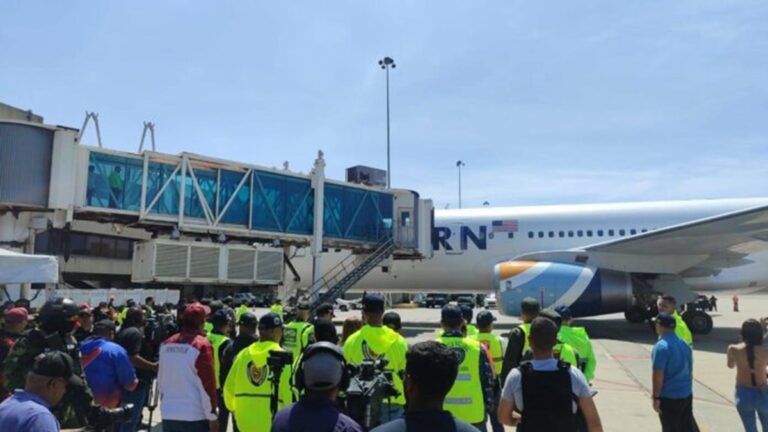 Cientos de migrantes venezolanos vuelven a la Patria provenientes de EE. UU. 1 gntw7osxoaa4l5w