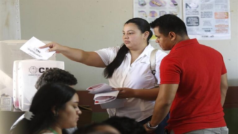 Honduras: CNE extiende sufragio en zonas afectadas por demoras hasta las 21H00 1 honduras elecciones primarias foto efe
