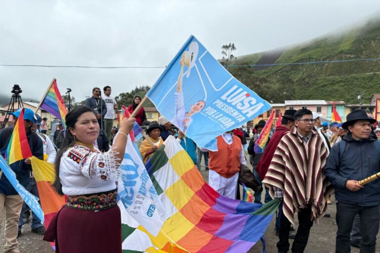 Luisa González llega a Tixan para firmar acuerdo programático con Pachakutik previo a balotaje en Ecuador 1 img 8368
