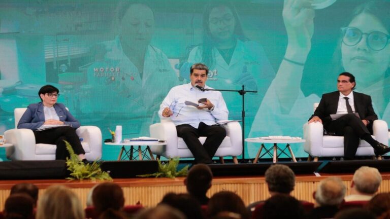 Presidente de Venezuela activa motor farmacéutico para potenciar la ciencia 1 maduroooo 1