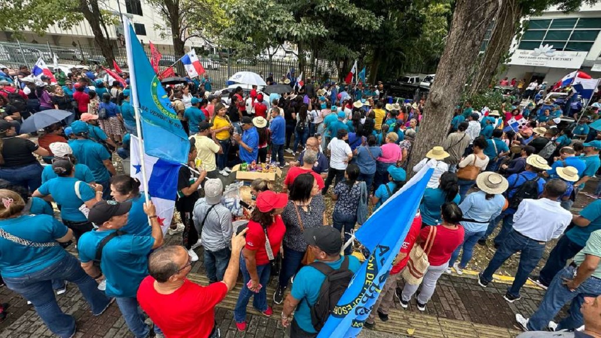 Trabajadores panameños anuncian nuevas movilizaciones contra medidas neoliberales 6 panama protestas ley 462 reformas caja seguro social foto prensa latina