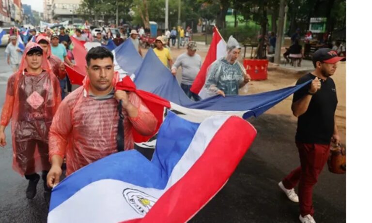 Paraguay: campesinos de comunidades indígenas marchan por Ley de Reforma Agraria 1 paraguay marcha reforma agraria efe