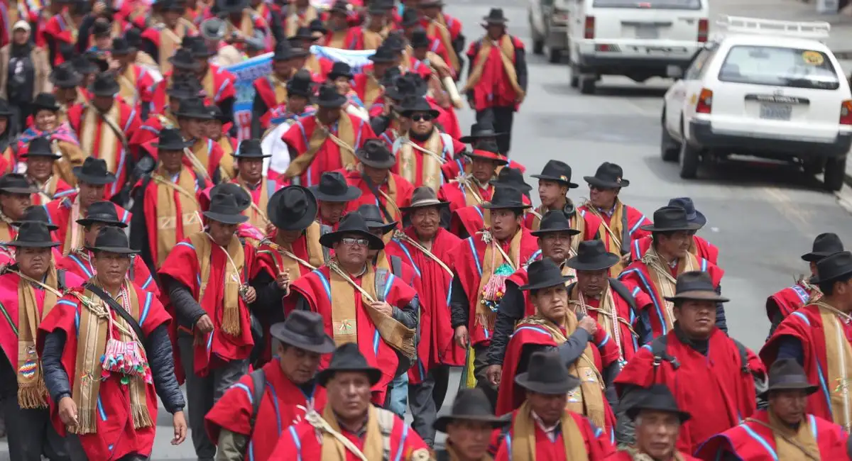 Ponchos Rojos cercan plaza Murillo: exigen cambios en el Gobierno boliviano 2 ponchos rojos llegan a la paz para cercar la plaza murillo 1278894