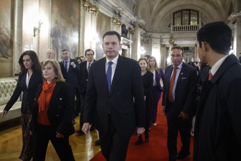 Gobierno de Portugal en picada: Primer ministro pierde moción de confianza 1 portugal