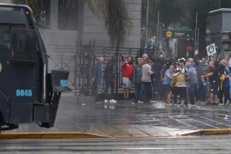 Casa de Las Américas se solidariza con el pueblo argentino tras represión de Milei 1 represion en argentina