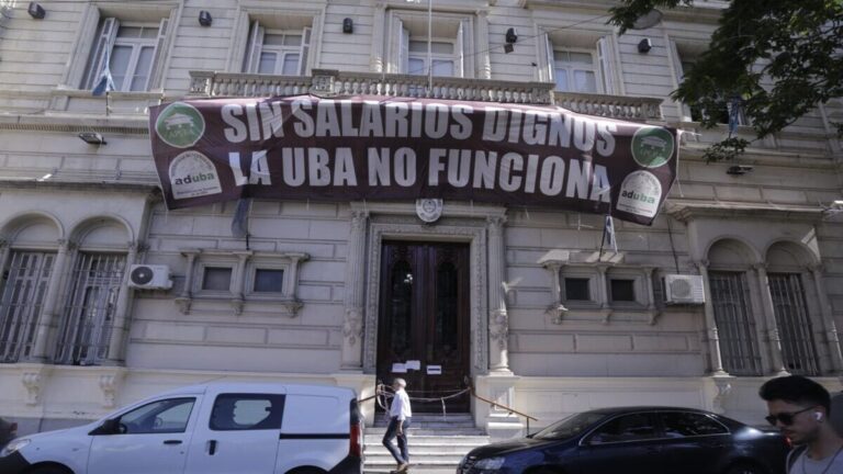 Consejo Superior de Universidad de Buenos Aires declara emergencia salarial 1 tiempo argentino