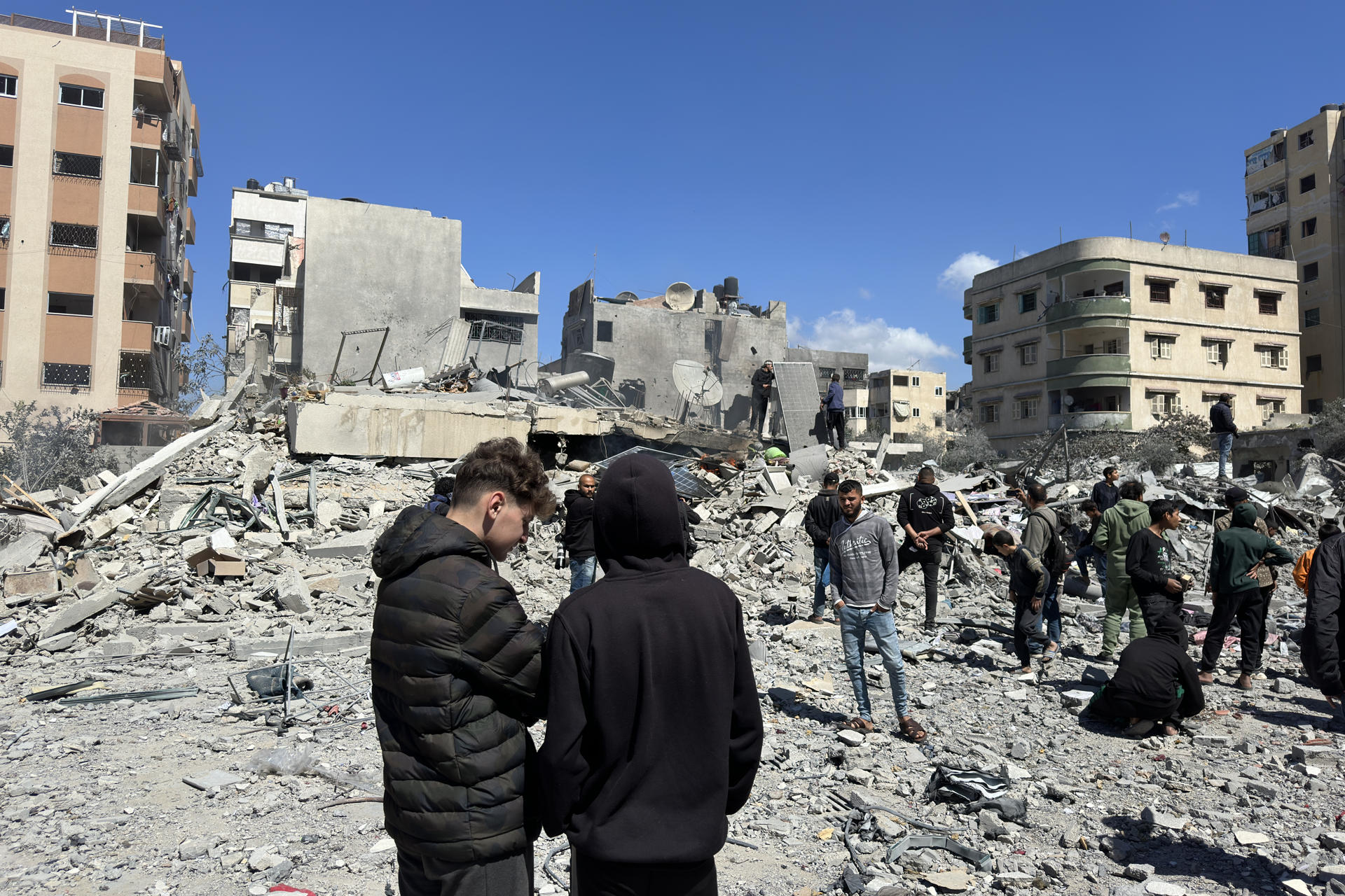 tropas bombardean cisjodania y otras aldeas palestinas