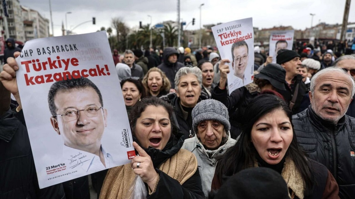 Alcalde de Estambul suspendido de funciones tras orden de prisión preventiva cursada por Fiscalía 8 turkiye protestas detencion alcalde estambul ekrem imamoglu foto efe