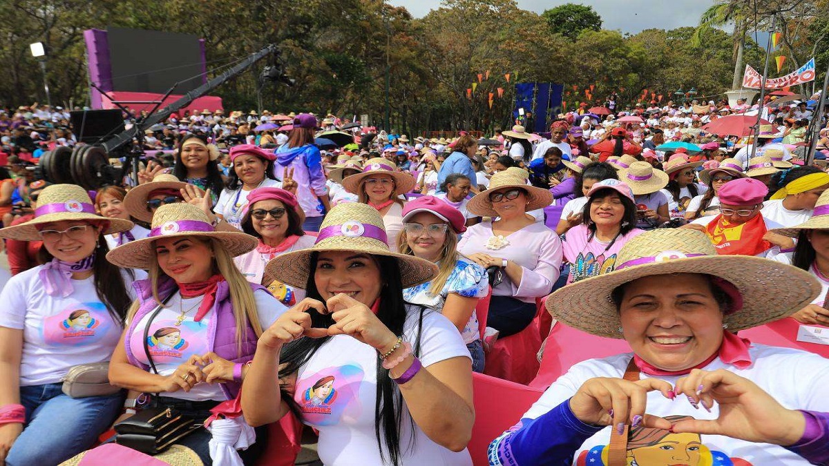venezuela paseo heroinas miles de mujeres foto prensa presidencial