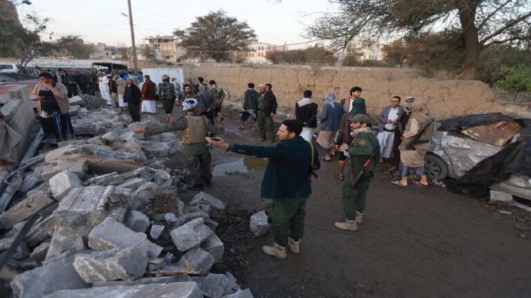 EE. UU. bombardea Yemen para forzarlo a deponer su solidaridad con Palestina 1 yemen bombardeos eeuu capital sana foto efe