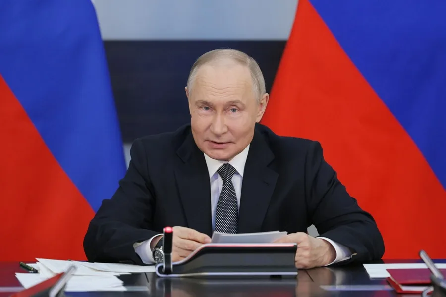 11apr2502jpg russia putin defence