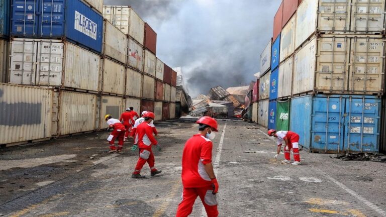 Puerto de Irán reanuda operaciones tras mortífera explosión 1 39b55e841b3cd3c336c778d695f1f4cd2d0bb298