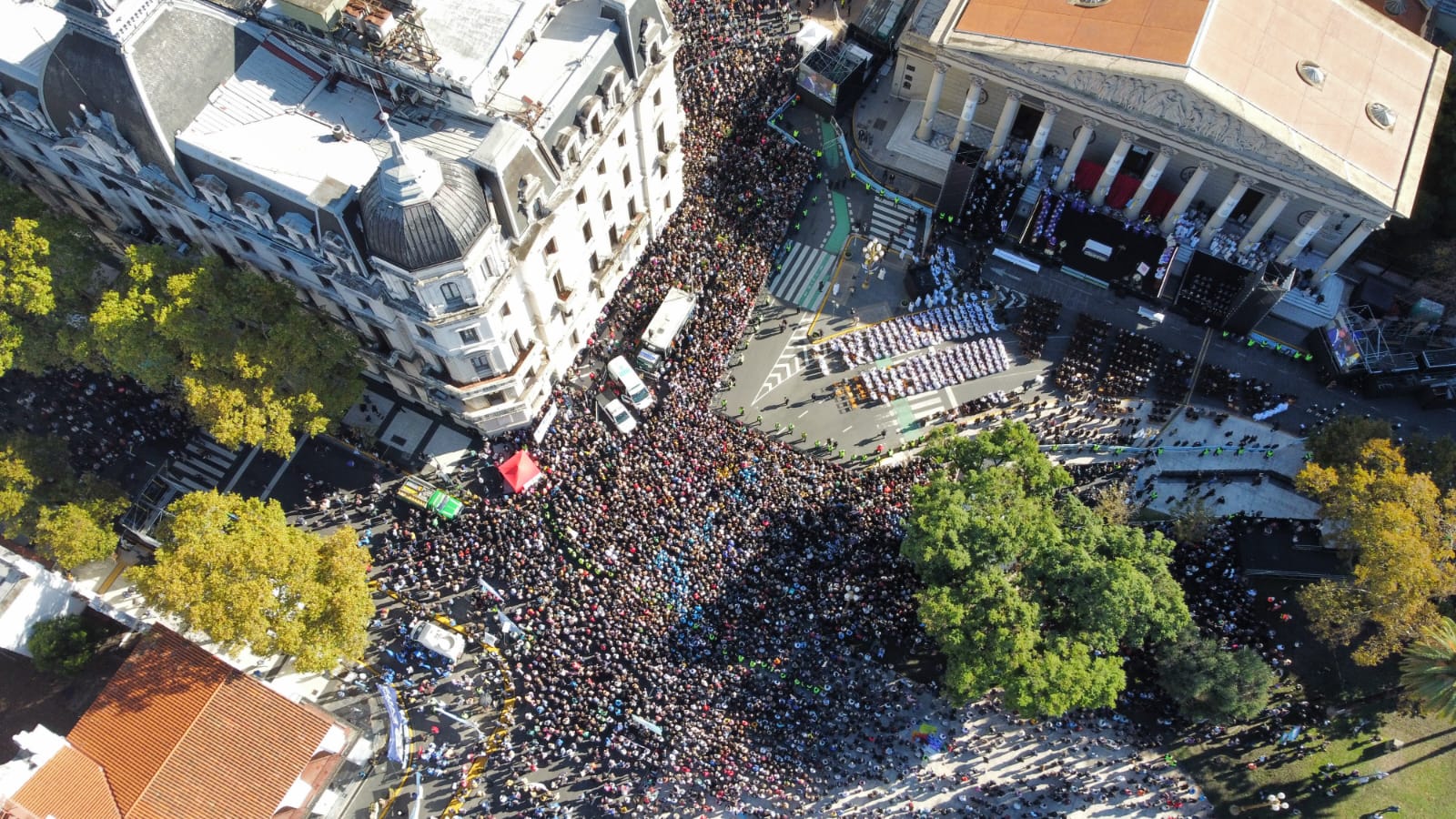 Buenos Aires: Miles de fieles argentinos acuden a santa misa para despedir al papa Francisco 2 498428b9 25ec 4080 af7b 6fa4a0d0ea36