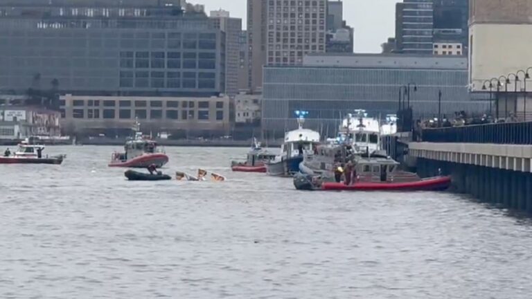 Buscan sobrevivientes tras caída de helicóptero en Nueva York 1 accidente helicoptero rio hudson nueva york
