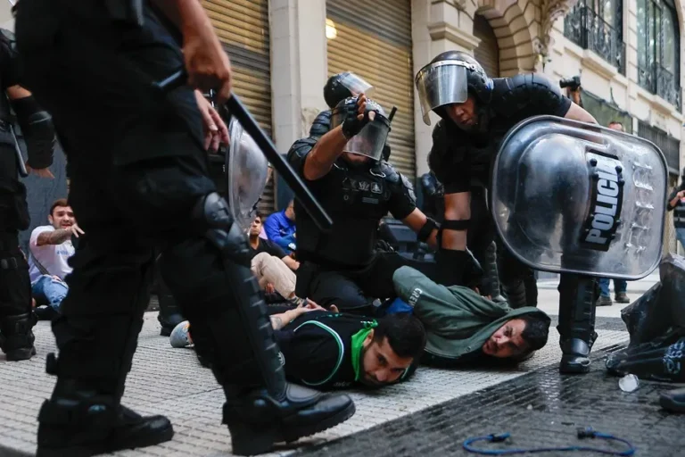 La raíz de la crueldad 5 ame8876 argentina jubilados
