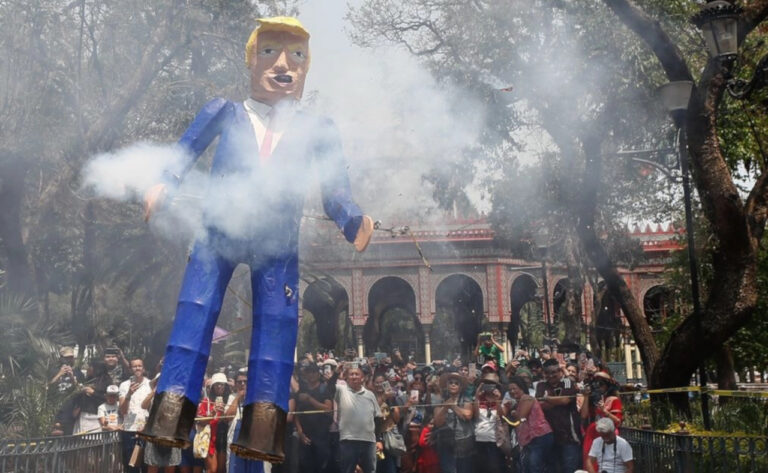 “Guerra Cognitiva” y Aranceles: Cobrar y Castigar 1 blog trump aranceles01