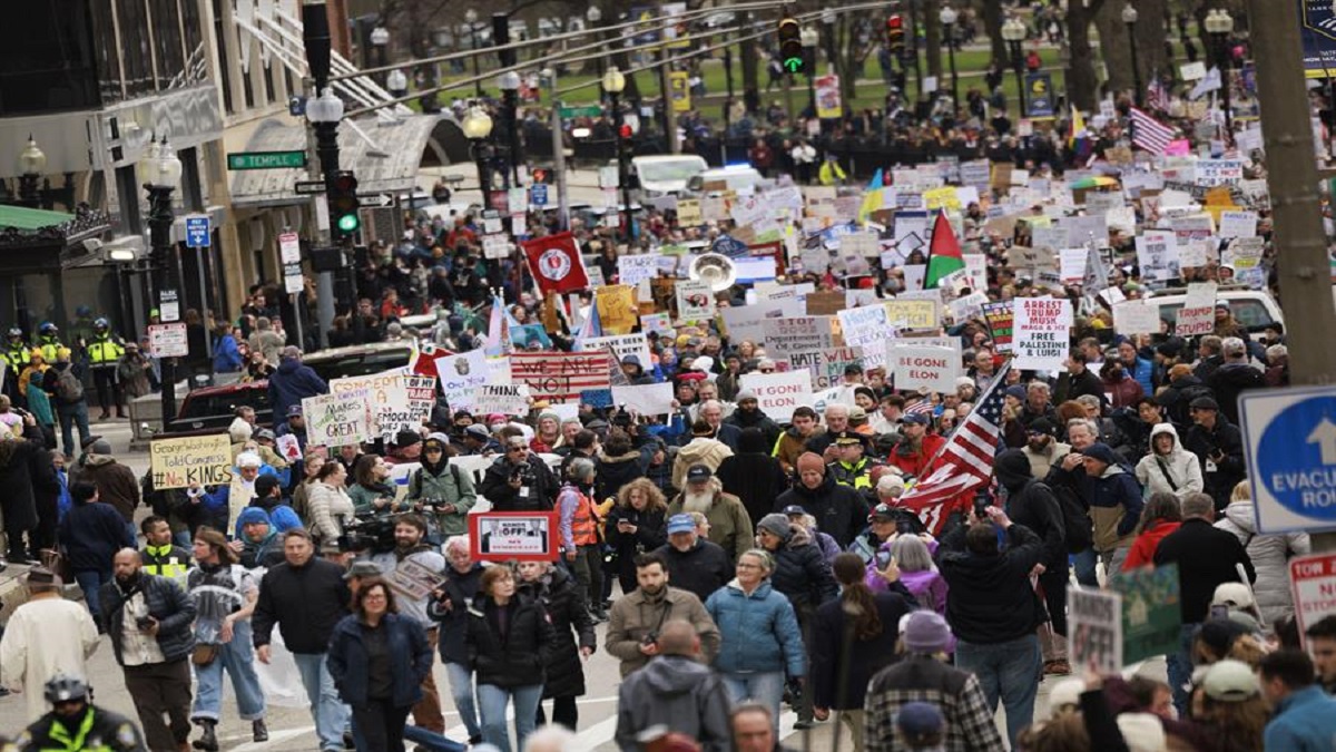 Protestas masivas contra Trump y Musk sacuden EE.UU. y Europa 10 boston eeuu protestas vs administracion trump foto efe