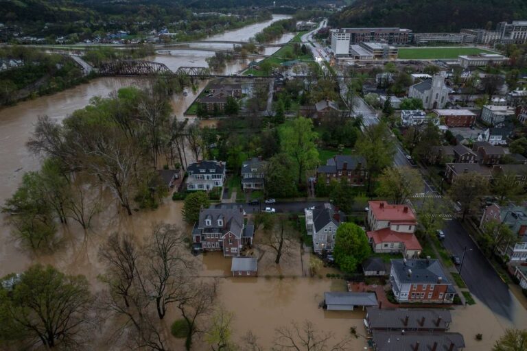 Clima extremo provoca al menos 18 fallecidos en el sur y medio oeste de EE.UU. 1 clima eeuu areas inundadas rio kentucky foto lexington herald leader