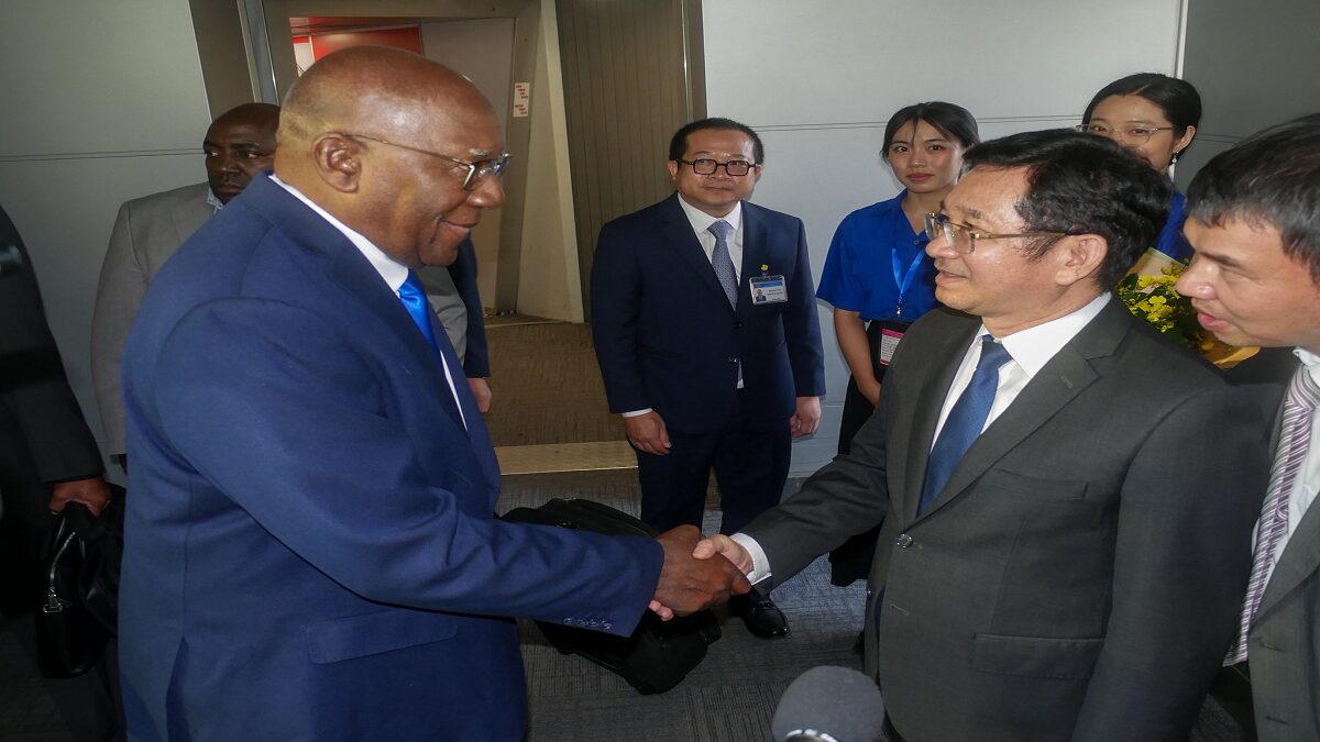 Vicepresidente cubano comienza visita a Vietnam por 50 aniversario de la reunificación del país 5 cuba 3