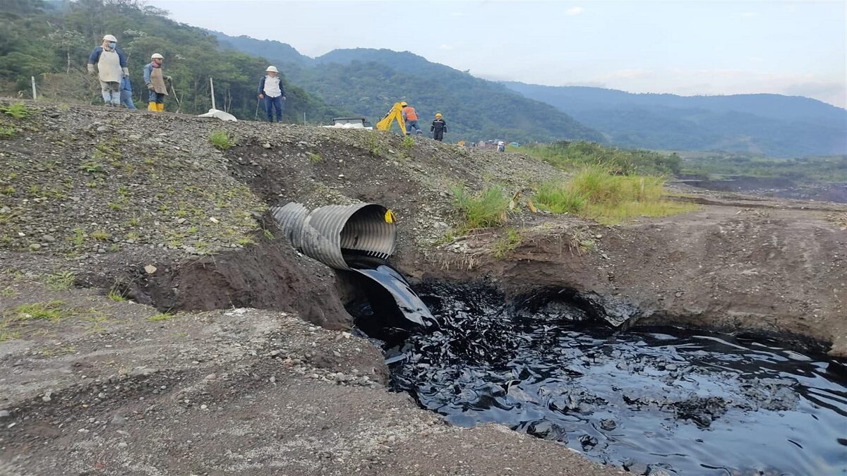 Zona amazónica de Ecuador sufre derrame de petróleo 1 ecu 5