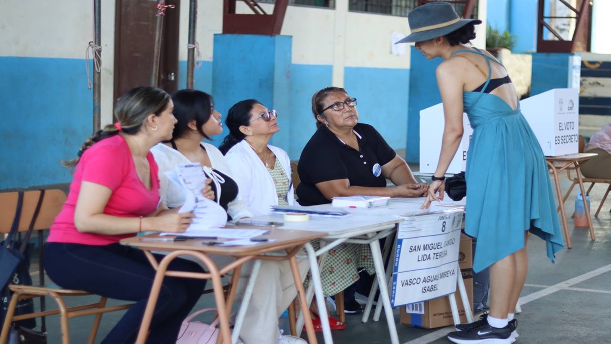CNE de Ecuador registra 83,76% de participación en balotaje 8 ecuador elecciones