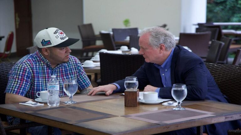 Senador estadounidense se reúne con salvadoreño deportado desde EE.UU. 1 el salvador 1