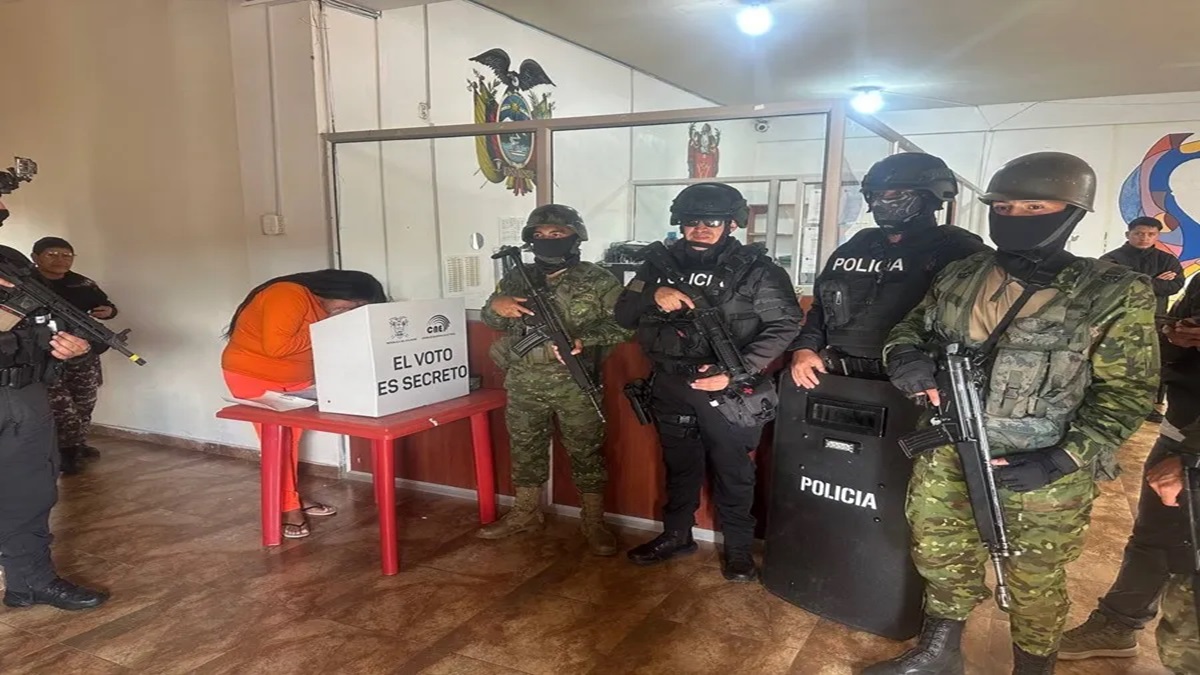 Fraude en Ecuador: Revolución Ciudadana exige auditoría por "fraude físico" en balotaje 2 elecciones ecuador efe 1