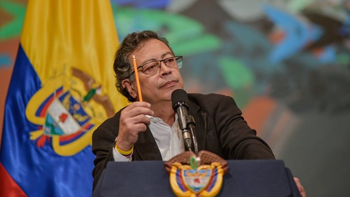 Colombia: Gobierno ordena suspender operaciones del Ejército contra grupo armado EMBF 1 gusta