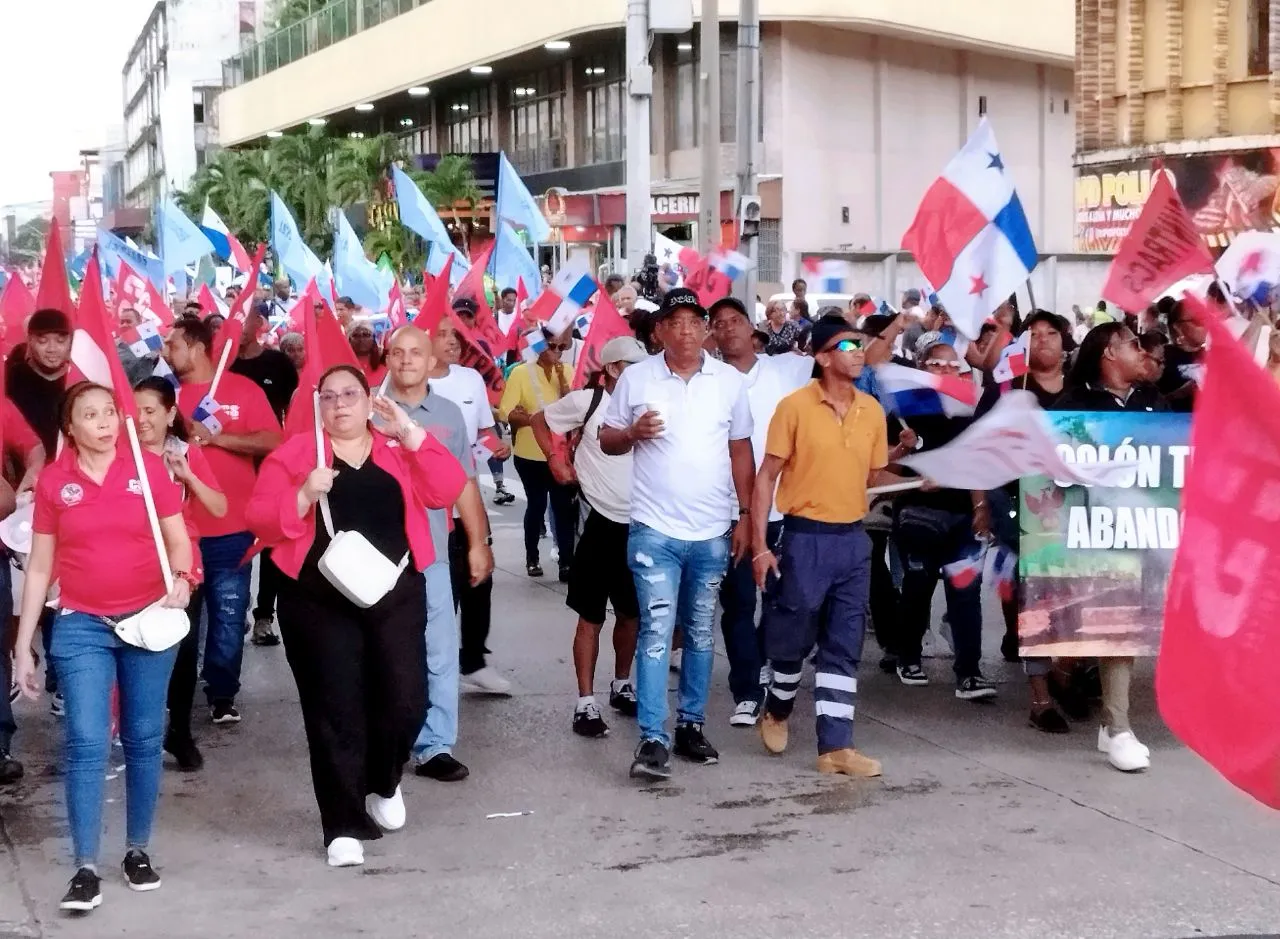 Organizaciones sociales panameñas se movilizan contra la visita del secretario de Defensa de EE.UU. 7 img 20250331 104131 021