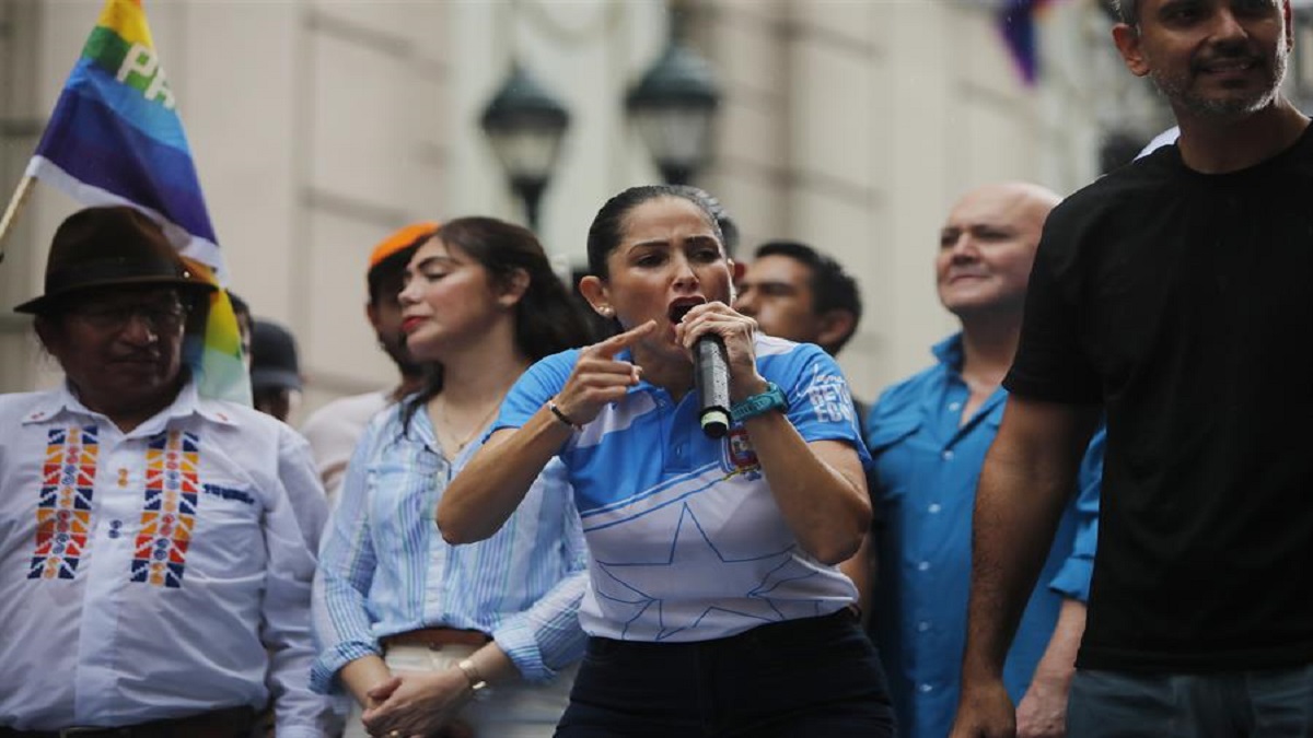 Candidatos a presidencia de Ecuador cierran sus campañas de cara al balotaje 3 luisa gonzalez cierre campana guayaquil foto efe