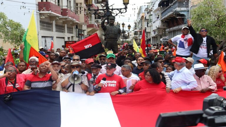 Dominicanos marchan en defensa de la soberanía nacional y contra intervencionismo de EE.UU. 1 manifestacion epublica dominicana 1