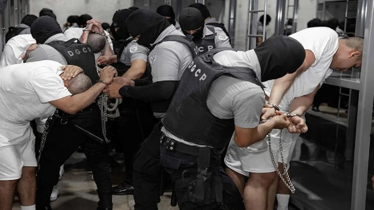 migrantes venezuela cecot salvador foto pl