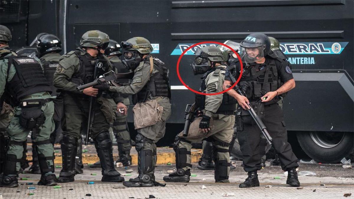 Despiden al fotógrafo por el que pudo averiguarse quién disparó a Grillo en Argentina 6 militaaaa