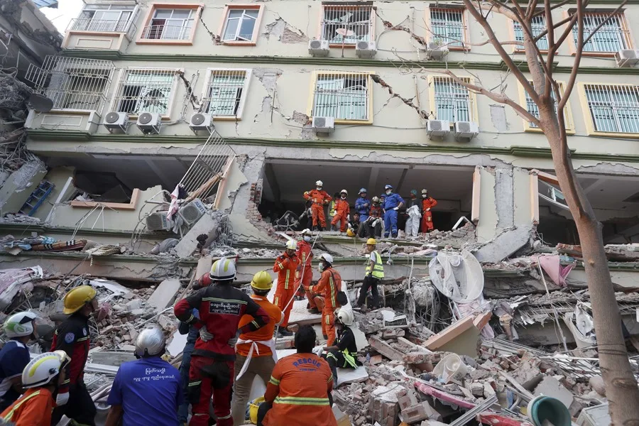 Ascienden a más de 2.880 los fallecidos por terremoto en Myanmar 10 ncn163 myanmar earthquake
