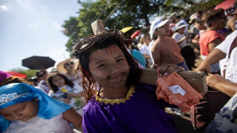 Gobierno de Nicaragua envía mensaje de amor a las familias en ocasión del Viernes Santo 1 nicaragua procesion viacrucis viernes santo foto efe
