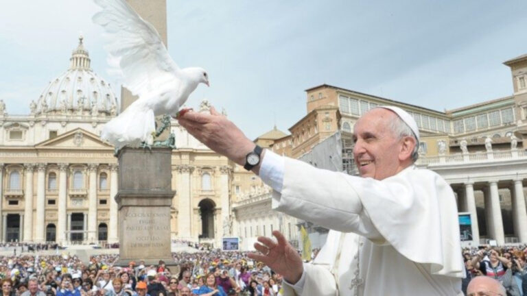 Líderes mundiales lamentan el fallecimiento del papa Francisco a los 88 años 1 papa deceso reacciones01