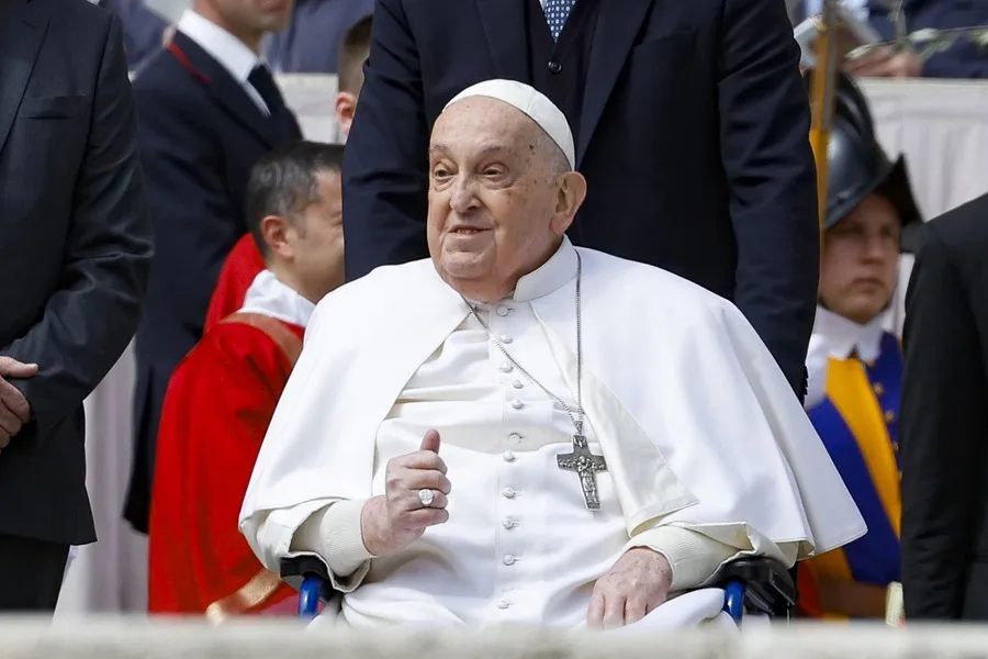 Papa Francisco: En un mundo de algoritmos, la economía de Dios no descarta 7 papa domingo ramos