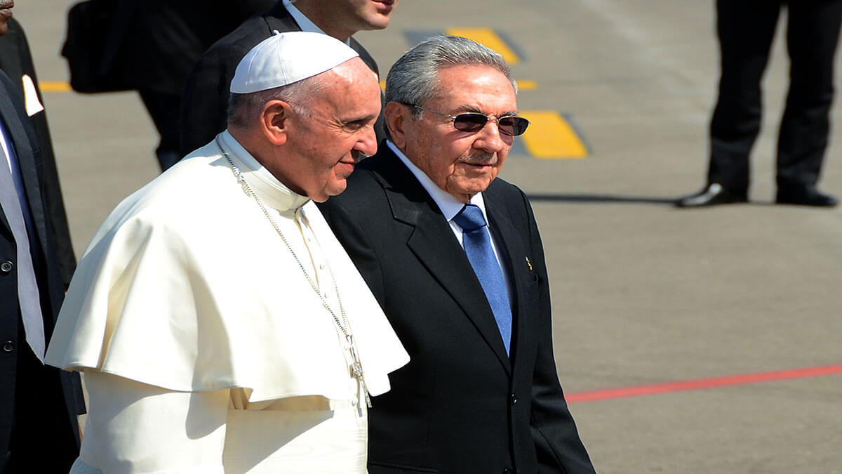 Raúl Castro reafirma principios de solidaridad ante la partida del Papa Francisco 5 papa francisco raul castro