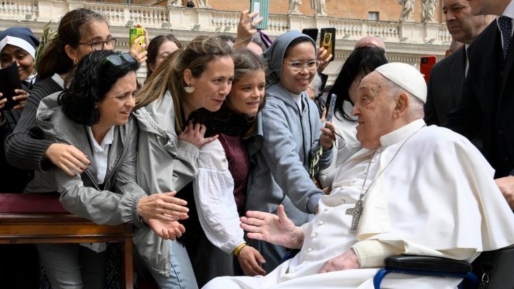 Papa Francisco reaparece en Plaza de San Pedro durante el Domingo de Ramos 1 papaf ramos1
