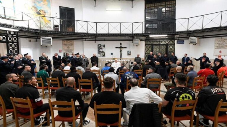 Papa Francisco celebra Jueves Santo en la prisión romana de Regina Coeli 1 prision