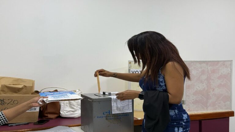 Continúa el proceso electoral de Trinidad y Tobago con conteo de votos 1 tyt