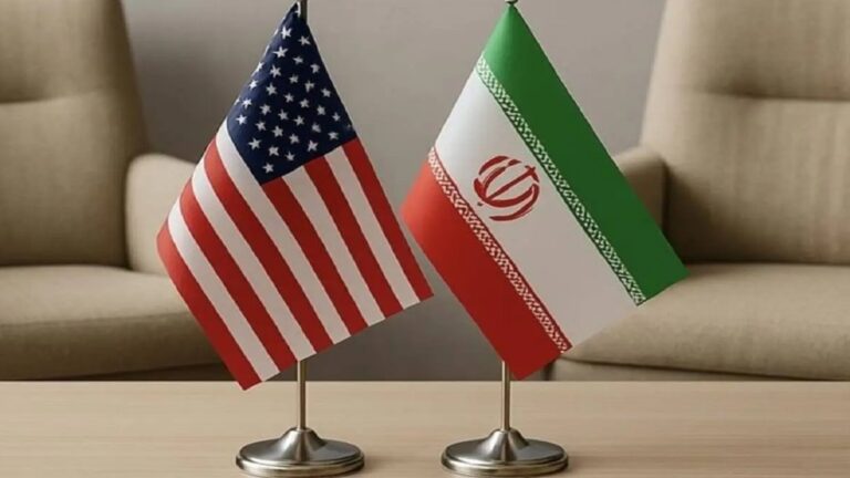 Posponen cuarta ronda de negociaciones nucleares entre Irán y EE.UU. 1 banderas de iran y eeuu foto middle east monitor