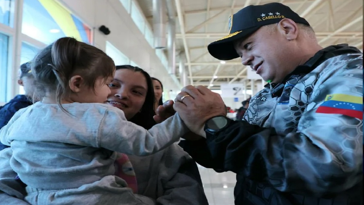 Cabello: mafia de la derecha fascista intentó extorsionar a padres de niña venezolana secuestrada por EE.UU. 10 diosdado cabello foto mijp